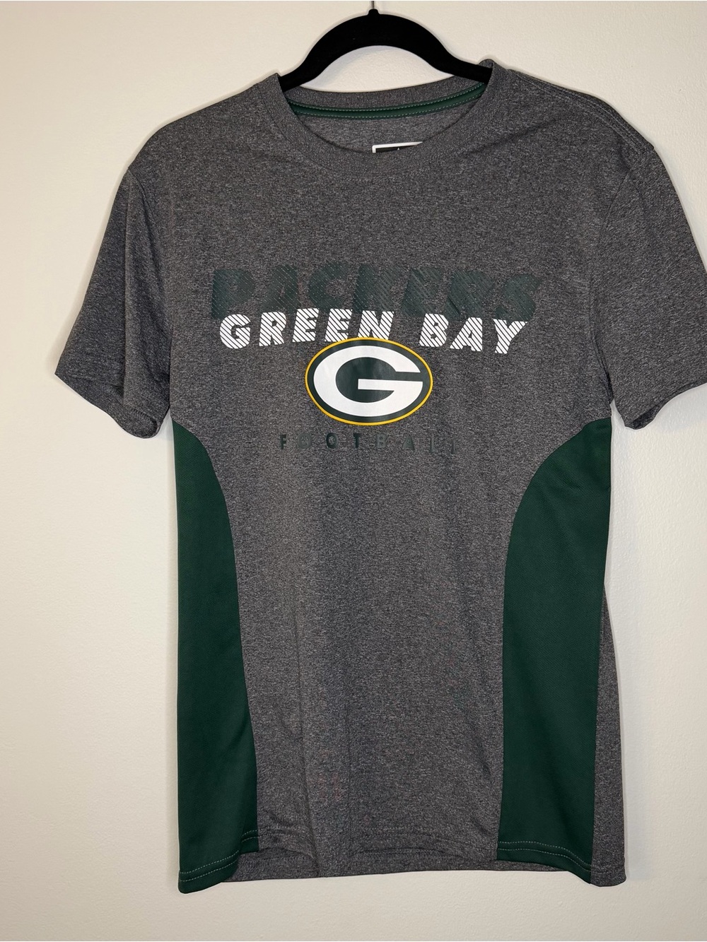 NFL team apparel Green Bay Packers Gray Tee with Yellow Logo Tag, men S